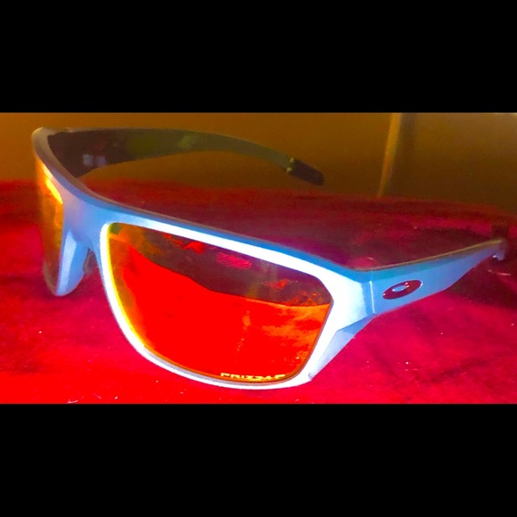 Oakley Split-ShotPrizm Ruby Polarized.
 No damage